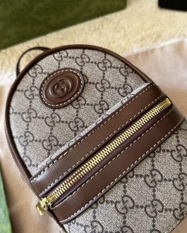 Elegant women's handbag Gucci GG backpack