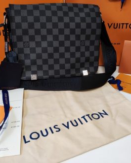 LOUIS VUITTON men's messenger bag, skin, France