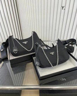 Элегантная женская сумочка Prada