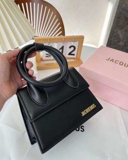 Elegant women's handbag Jacquemus