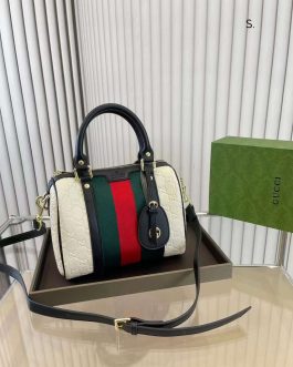 Elegant Gucci GG women's handbag