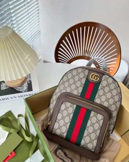 Elegant women's handbag Gucci GG backpack