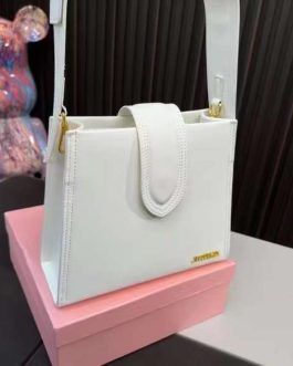 Elegant women's handbag Jacquemus