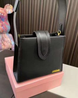 Elegant women's handbag Jacquemus