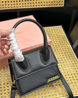 Elegant women's handbag Jacquemus