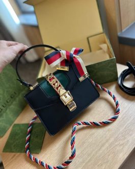 Elegant women's handbag from Gucci