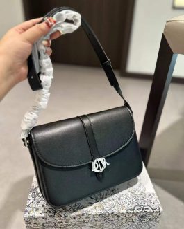 Elegant Dior women's handbag