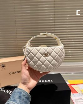 Chanel elegant women's handbag