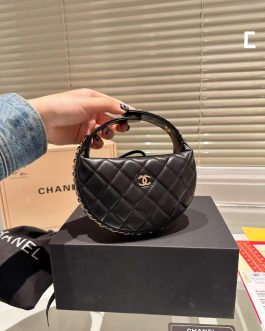 Chanel elegant women's handbag