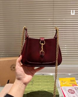 Elegant women's handbag from Gucci