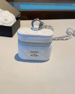 Chanel headphones case, score