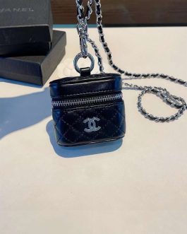 Chanel headphones case, score