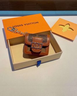 Louis Vuitton headphones case, score