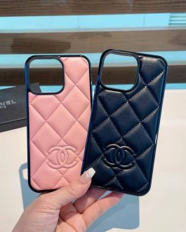 Case on phone Chanel