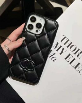 Case on phone Chanel