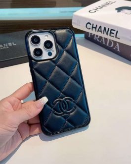 Case on phone Chanel