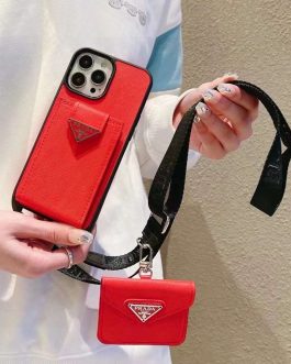 Etui on Prada phone