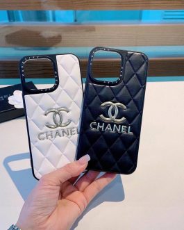 Case on phone Chanel