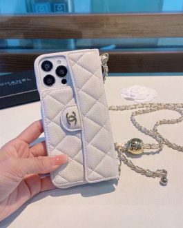 Case on phone Chanel