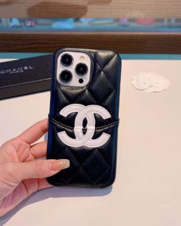 Case on phone Chanel