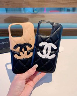 Case on phone Chanel