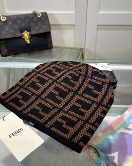 Fendi женская теплая шапка