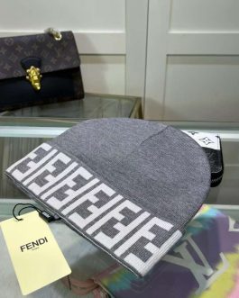 Fendi женская теплая шапка