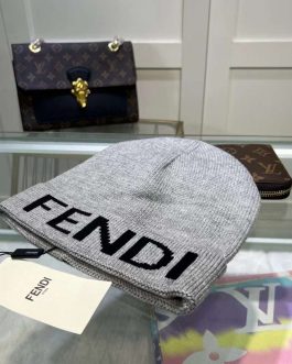 Fendi женская теплая шапка