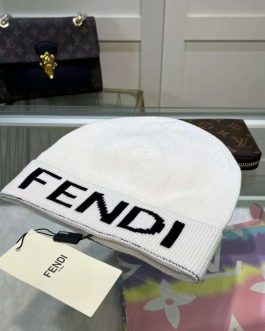 Fendi женская теплая шапка