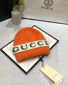 Женская теплая шапка Gucci