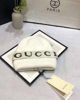 Женская теплая шапка Gucci