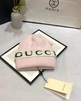 Женская теплая шапка Gucci