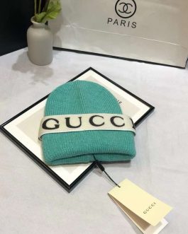 Женская теплая шапка Gucci