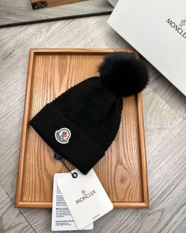 Moncler женская теплая шапка