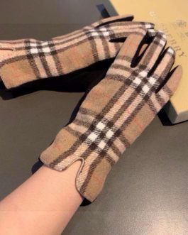 Burberry women's gloves