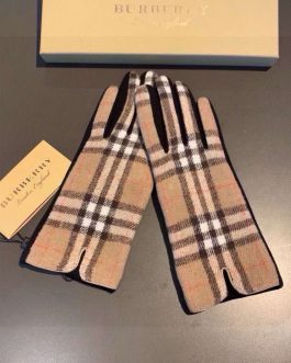 Burberry women's gloves