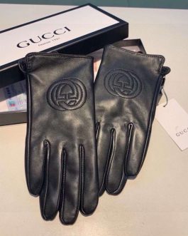 Gucci women's gloves, score