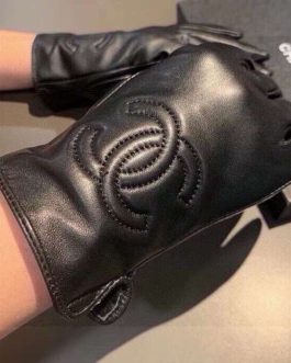 Chanel women's gloves, score