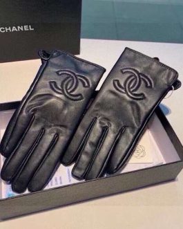 Chanel women's gloves, score