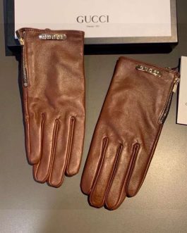 Gucci women's gloves, score