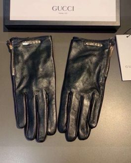 Gucci women's gloves, score