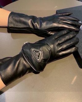 Women's gloves Prada gloves, score