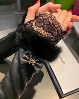 Chanel women's gloves, score