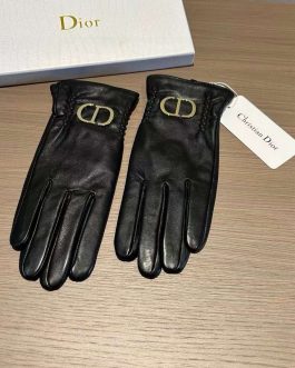 Dior women's gloves, score