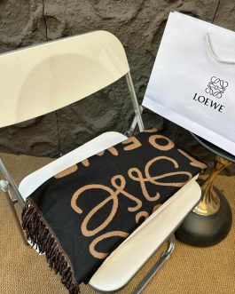 Мужской и женский шарф Loewe