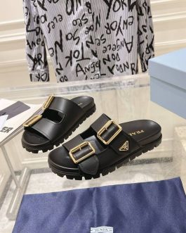 Prada Buty, sandaly klapki, skora