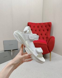 Balenciaga Buty, sandaly klapki, skora