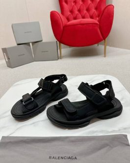 Pantofi Balenciaga, Sandale flip -flops, Scor