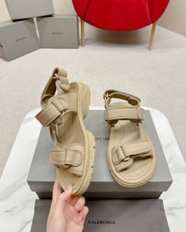 Balenciaga Buty, sandaly klapki, skora