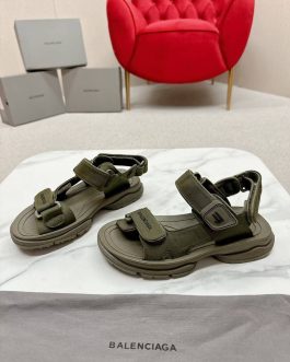 Pantofi Balenciaga, Sandale flip -flops, Scor